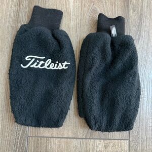Titleist Black Fleece Golf Mittens
